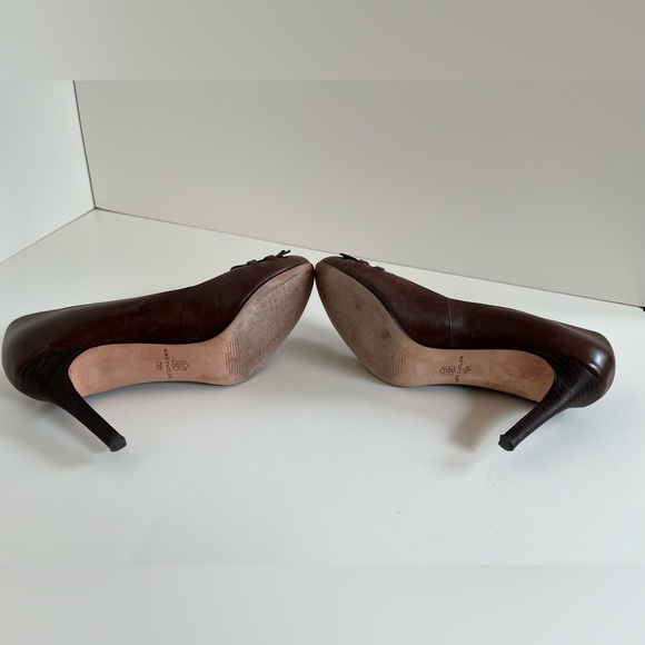 Ann Taylor Brown Kilted Pumps size 7.5 - Picture 9 of 9